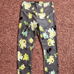 Women’s Athleta Elation 7/8 Tight Floral Green Athletic Leggings Size Small IL:L